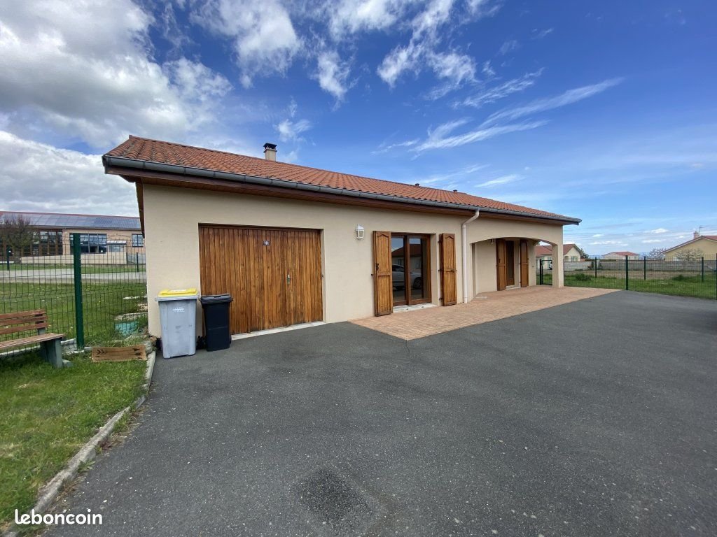 Maison à louer, 117m², Essertines-en-Châtelneuf