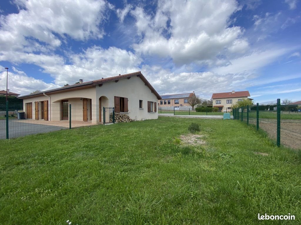 Maison à louer, 117m², Essertines-en-Châtelneuf