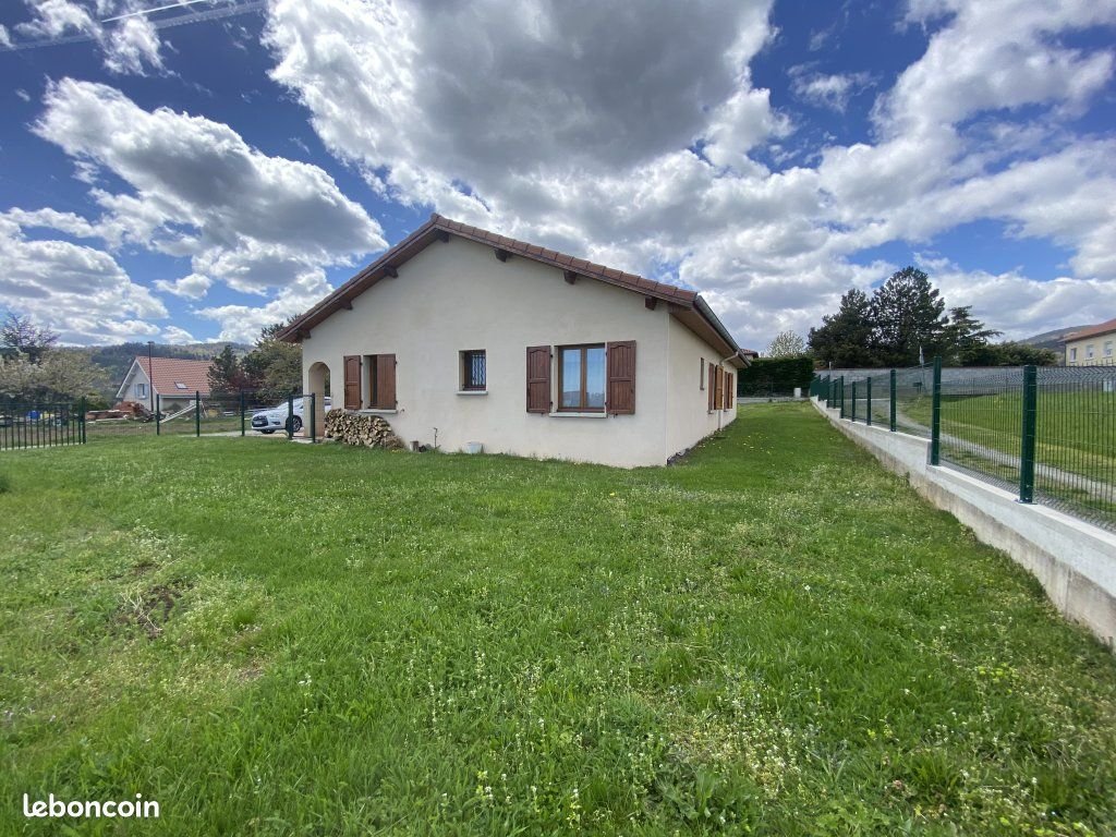 Maison à louer, 117m², Essertines-en-Châtelneuf