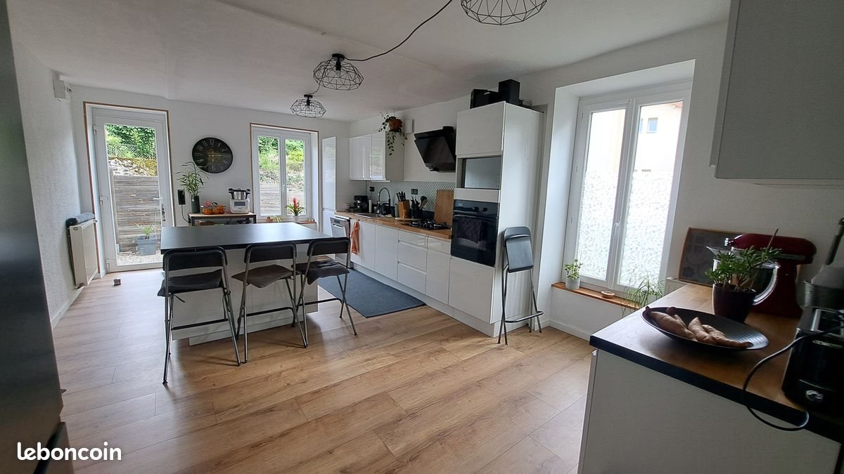 Maison à vendre, 172m², Manzat