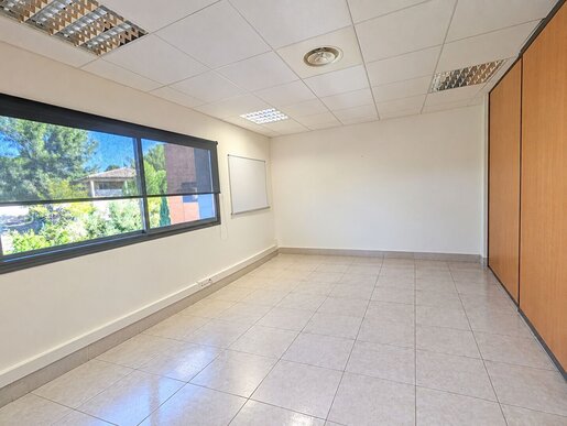 Local commercial 3 pièces 61 m² · à La Seyne-sur-Mer · 61 m² · 185 000 €