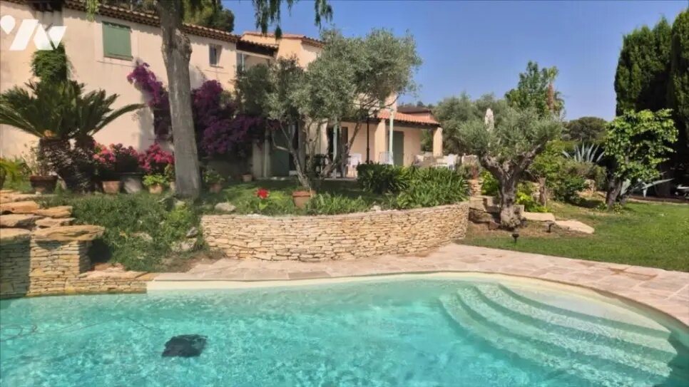 Maison à vendre, 221m², Saint-Mitre-les-Remparts