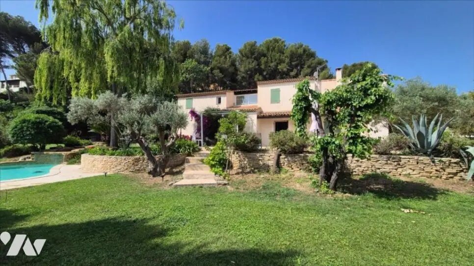 Maison à vendre, 221m², Saint-Mitre-les-Remparts