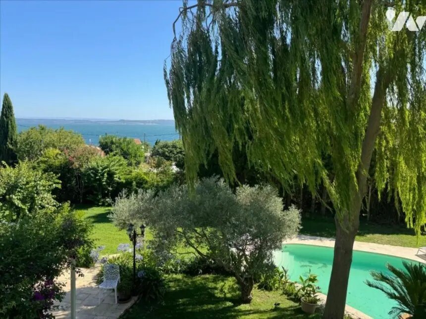 Maison à vendre, 221m², Saint-Mitre-les-Remparts