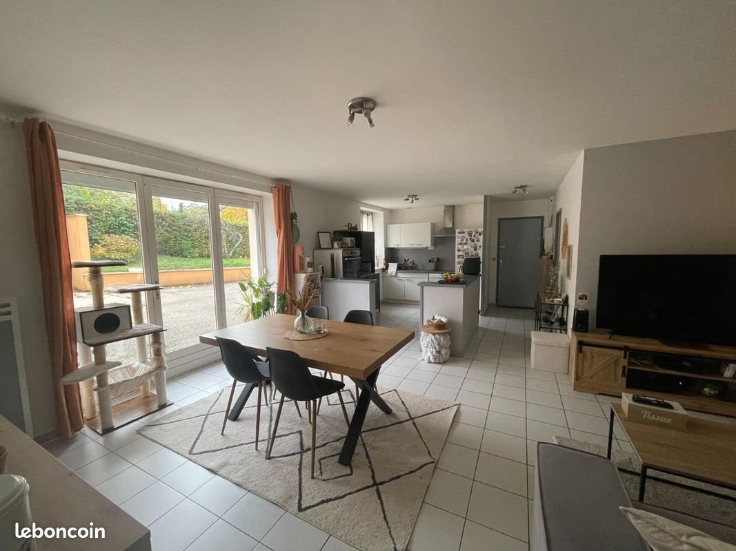 Appartement à louer, 85m², Buellas