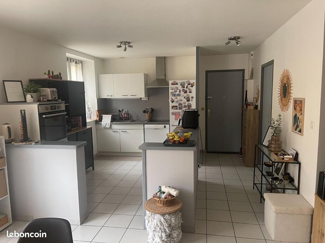 Appartement à louer, 85m², Buellas