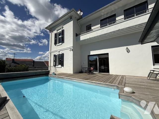Maison à vendre, 225m², Oyonnax