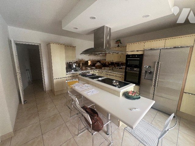 Maison à vendre, 256m², Saint-Victurnien