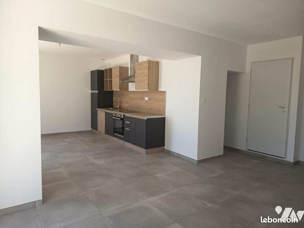 Appartement à louer, 76m², Rompon