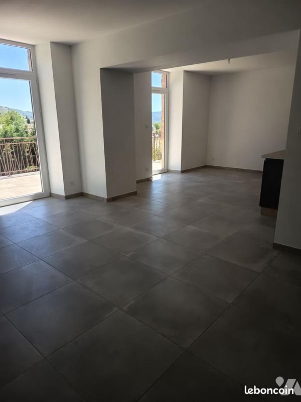 Appartement à louer, 76m², Rompon