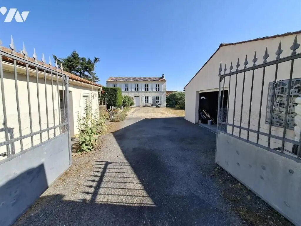 Maison à vendre, 166m², Salignac-sur-Charente