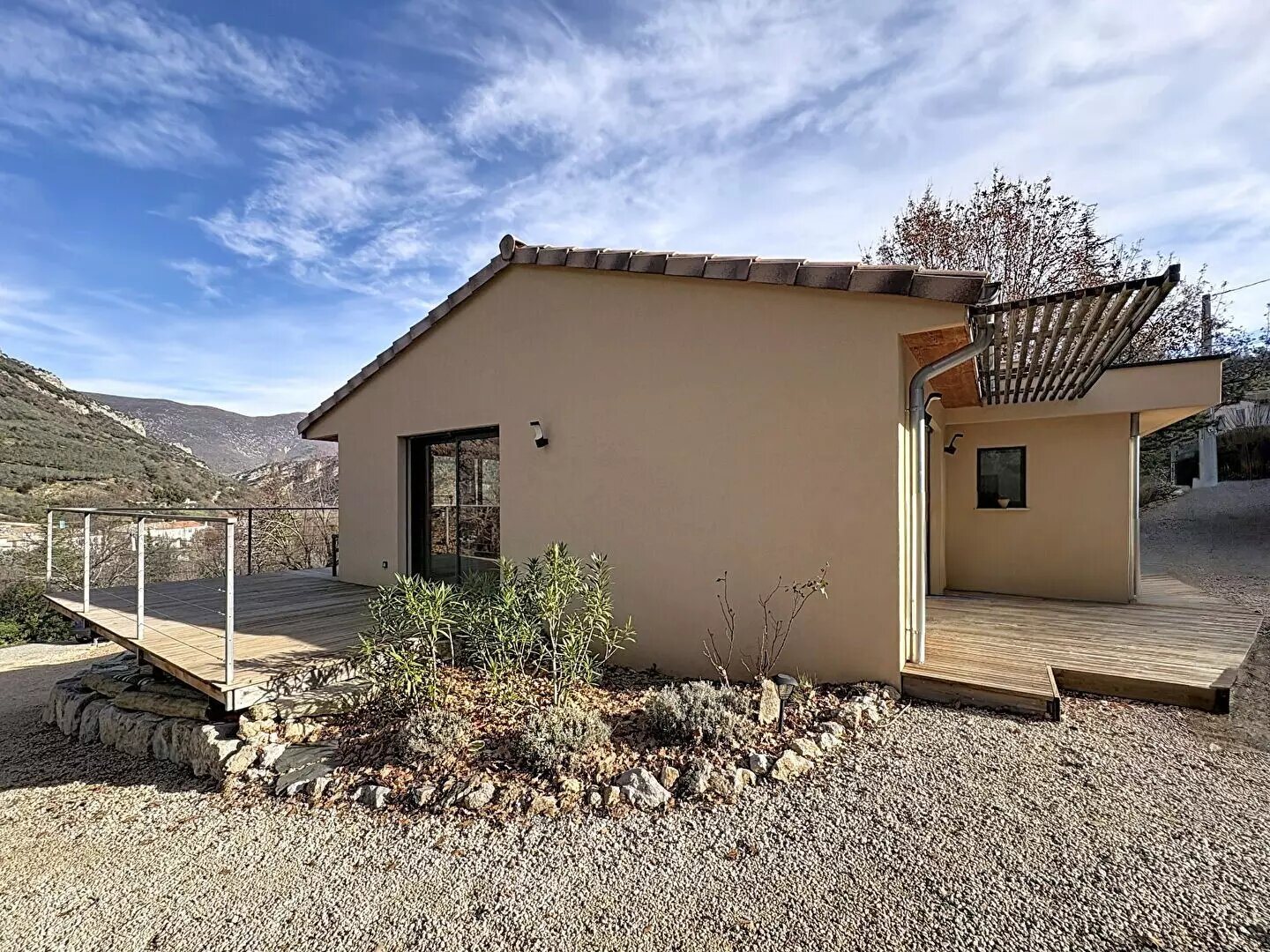 Maison à vendre, 102m², Sahune