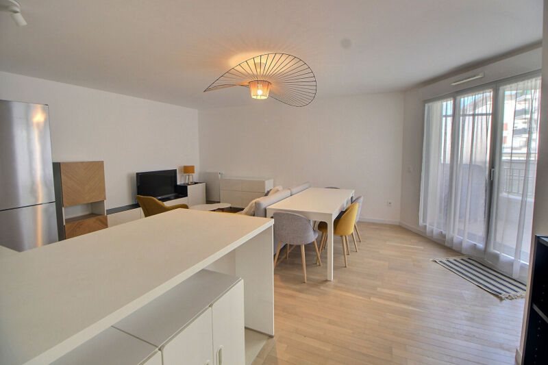 Appartement à louer, 70m², Suresnes
