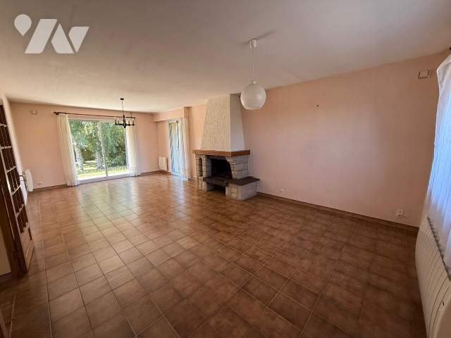 Maison à louer, 140m², Brécé