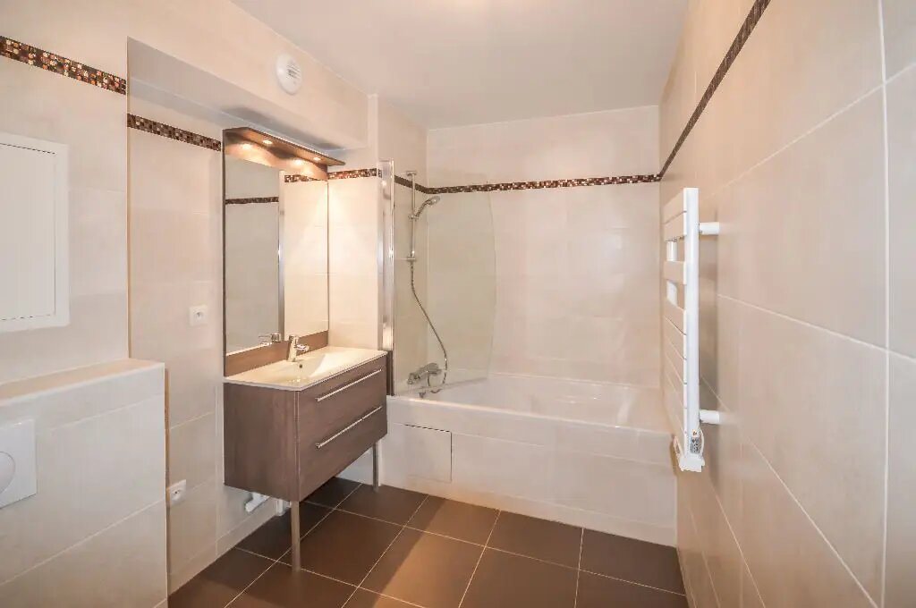 Appartement à louer, 45m², Suresnes