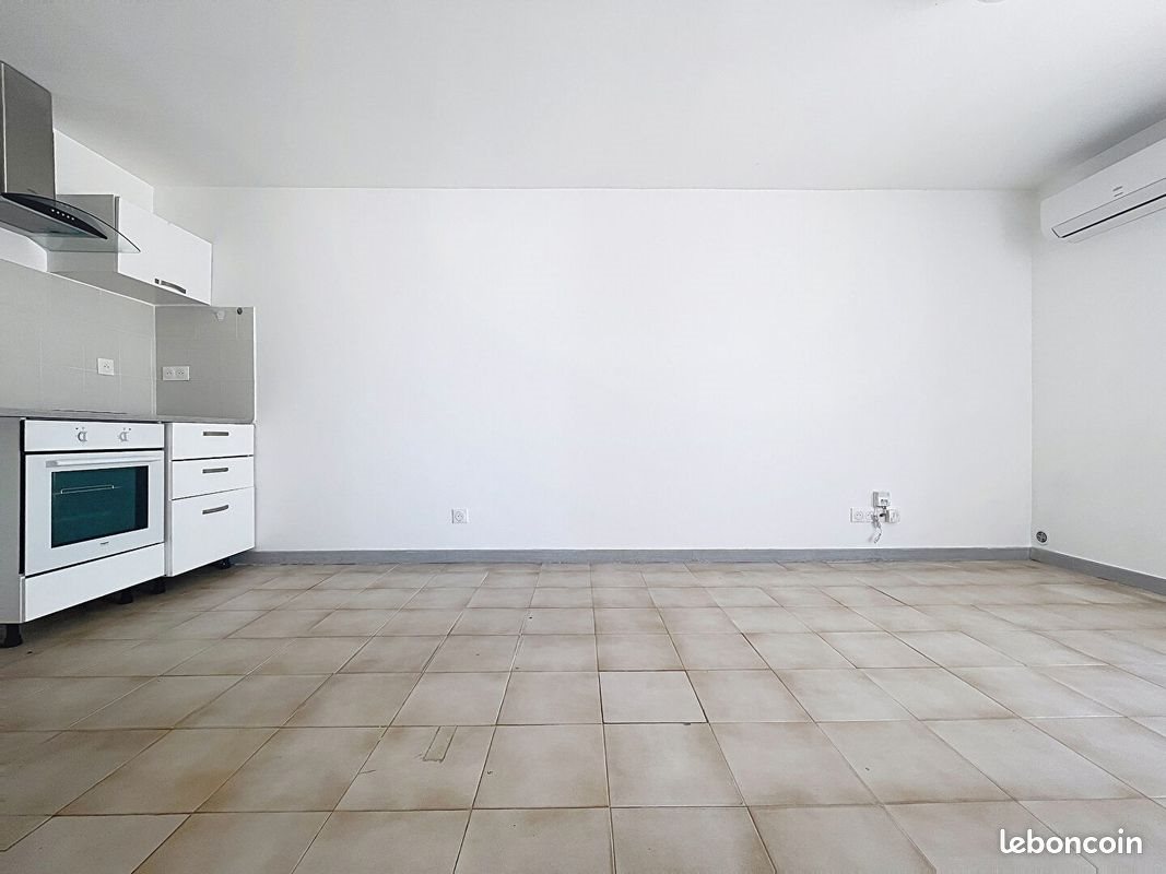 Appartement à louer, 33m², Marignane
