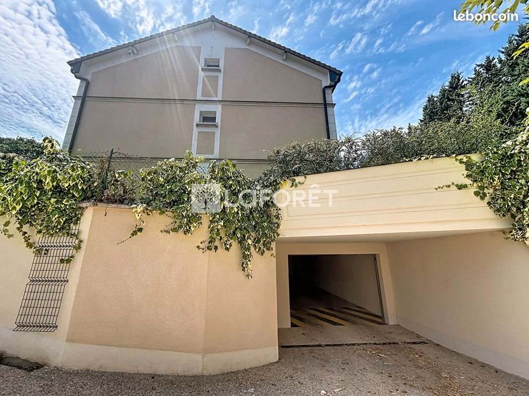 Maison à louer, 285m², La Celle-Saint-Cloud