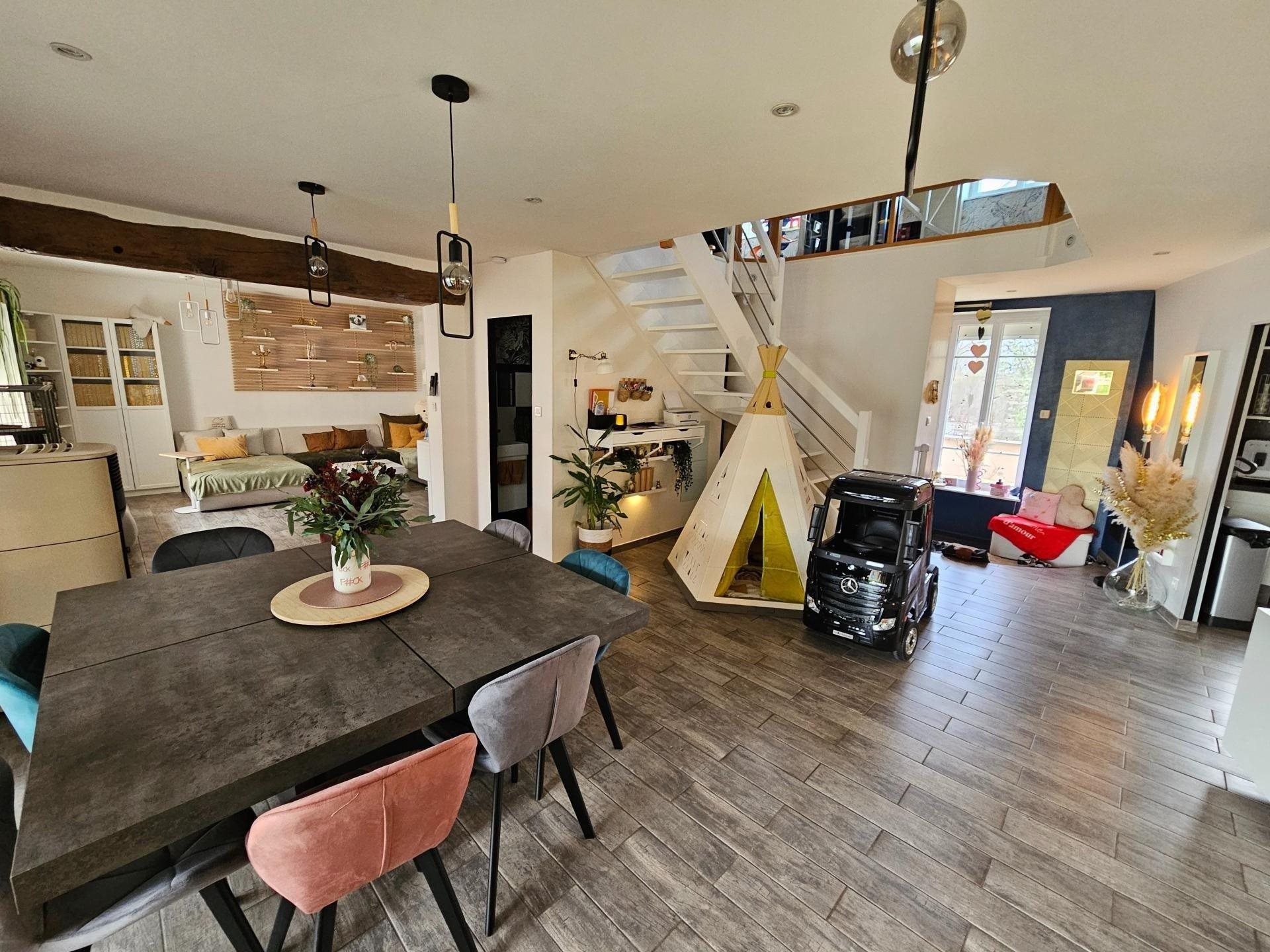 Maison à vendre, 206m², Saint-Yorre