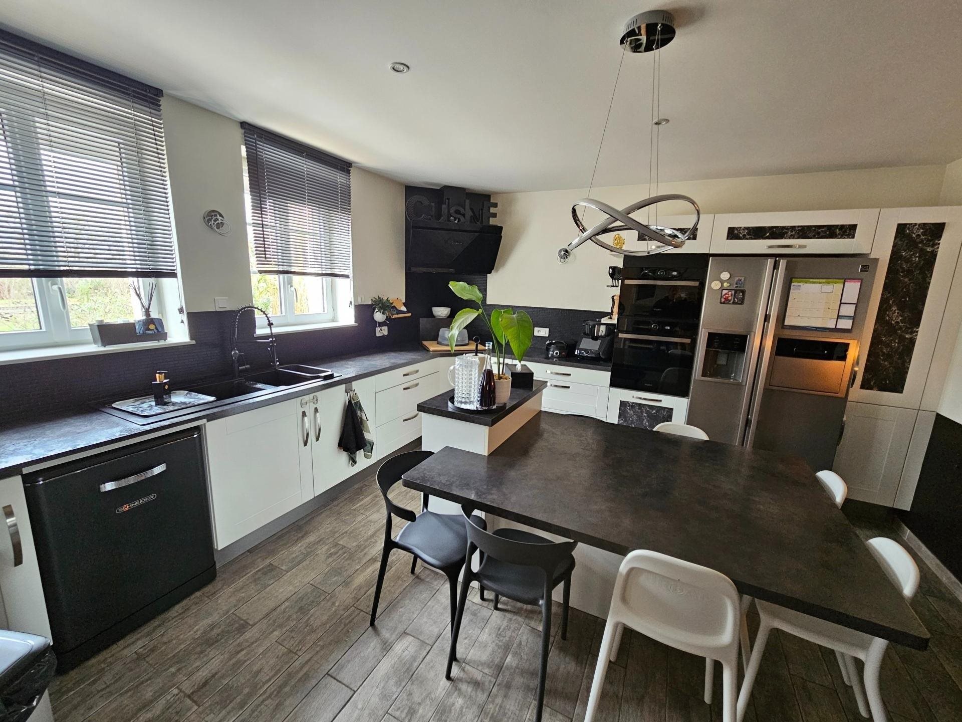 Maison à vendre, 206m², Saint-Yorre