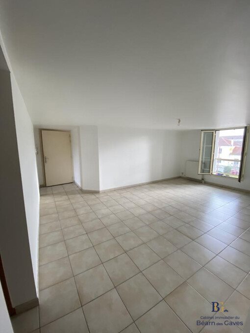 Appartement à louer, 74m², Puyoô