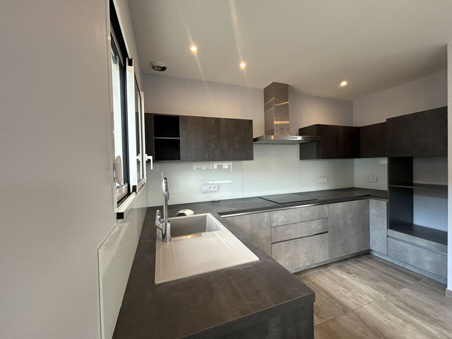 Maison à louer, 164m², Saint-Romain-de-Lerps