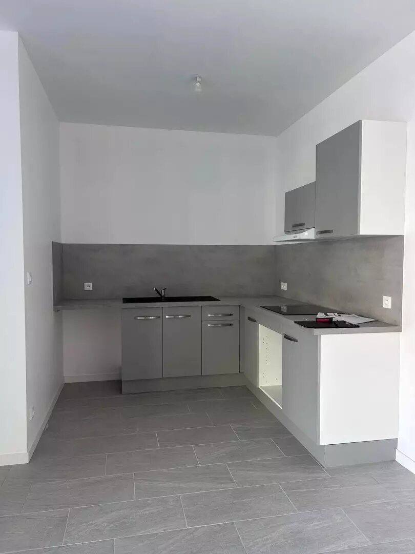 Appartement à louer, 76m², Burie