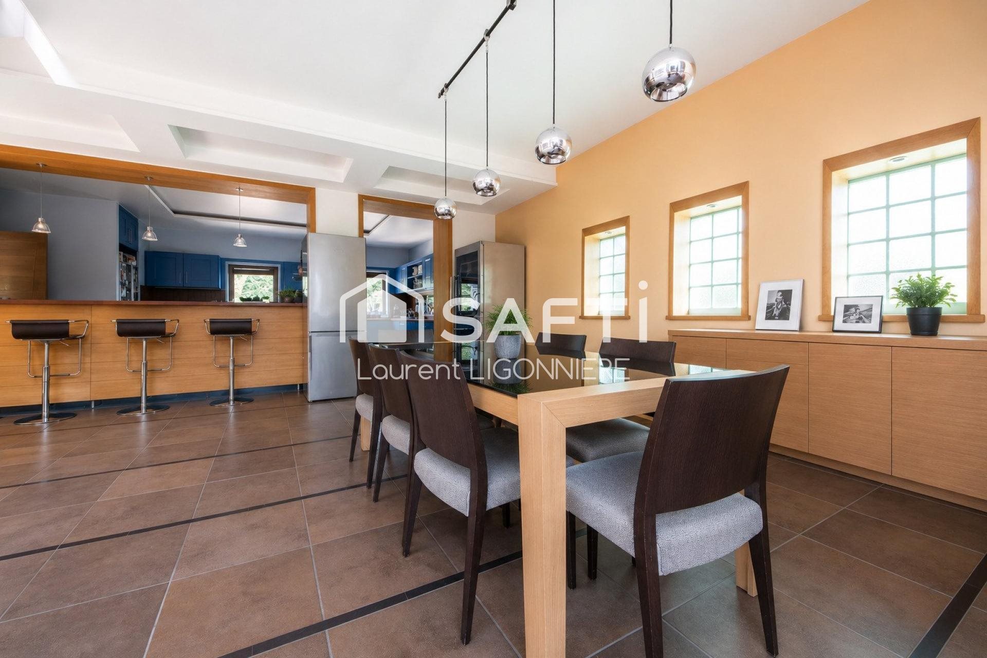 Maison à vendre, 320m², La Queue-en-Brie