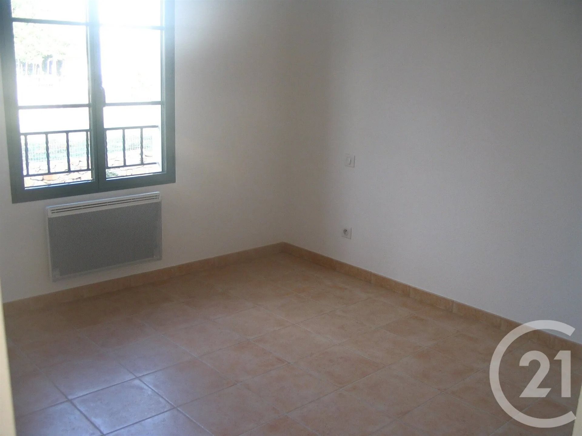 Maison à louer, 74m², Vinassan