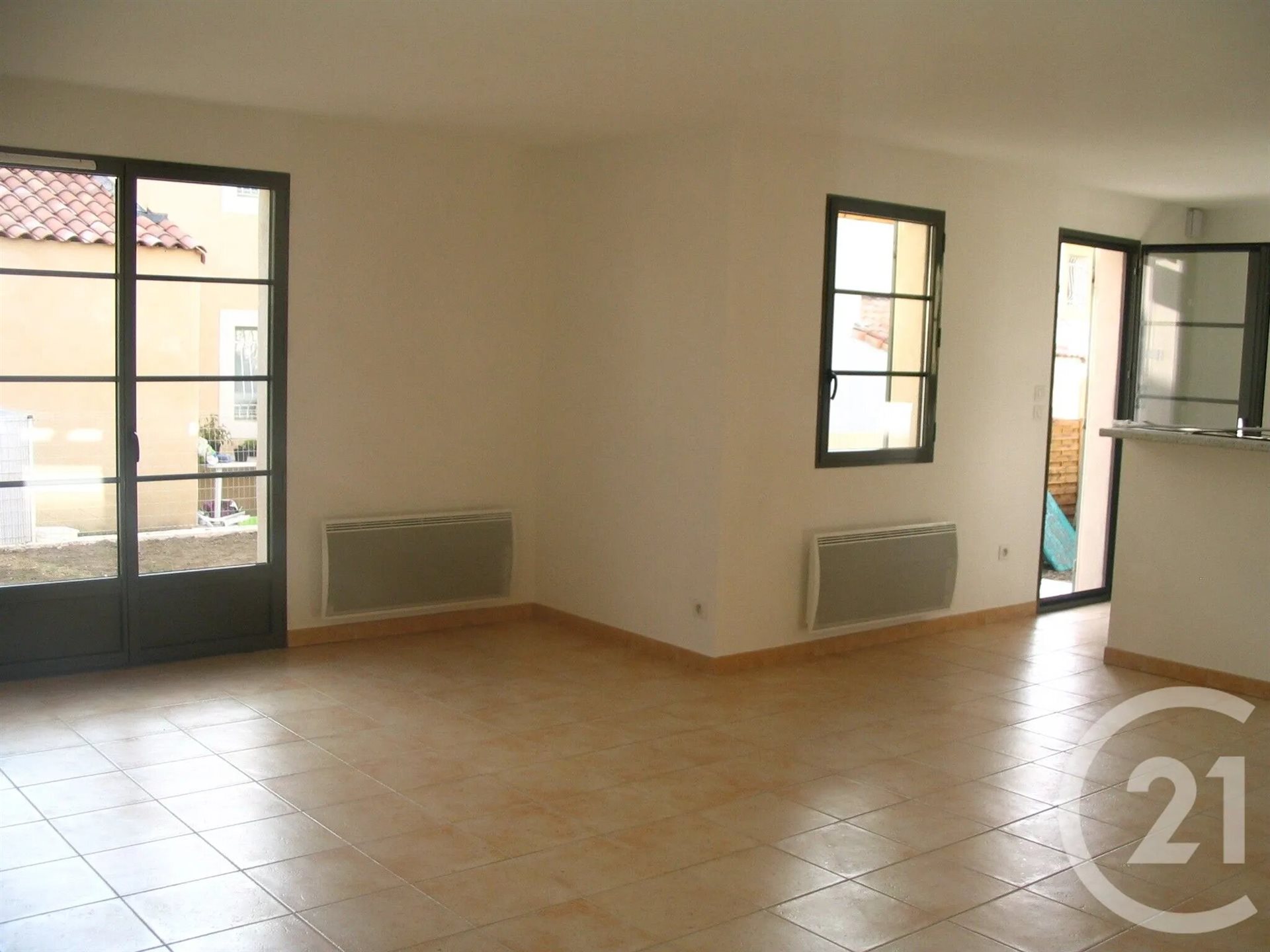 Maison à louer, 74m², Vinassan