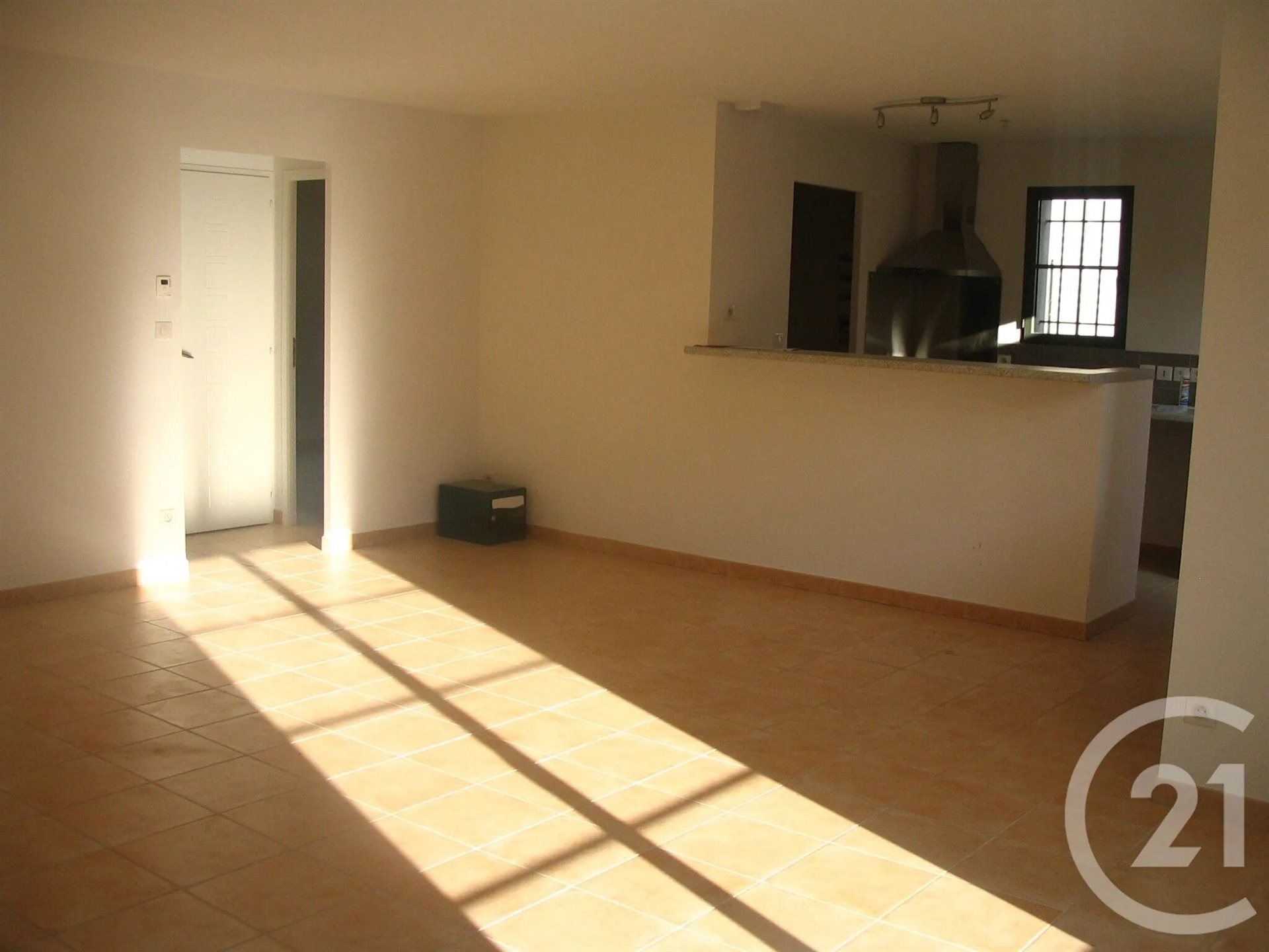 Maison à louer, 74m², Vinassan