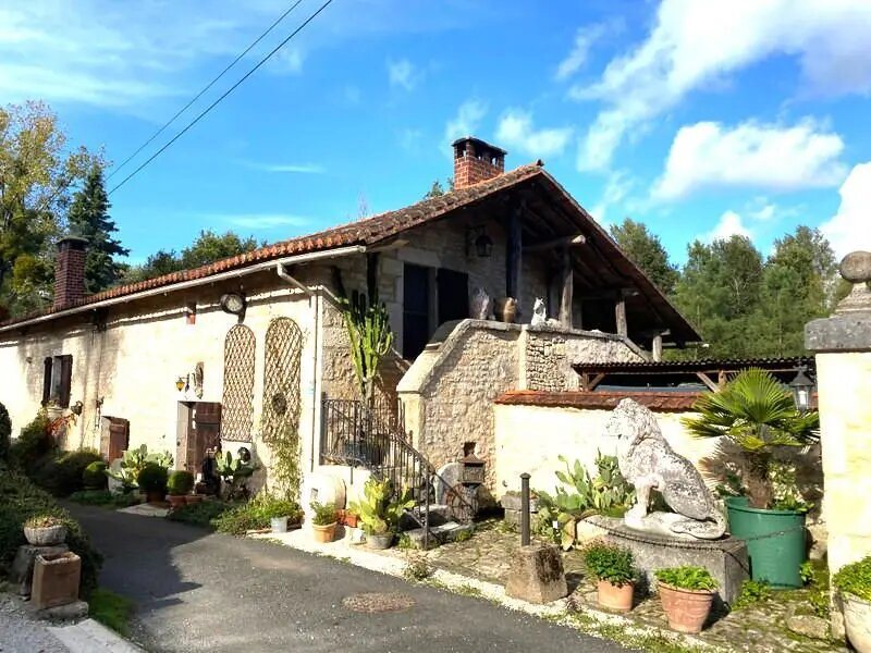 Maison à vendre, 245m², Chasseneuil-sur-Bonnieure