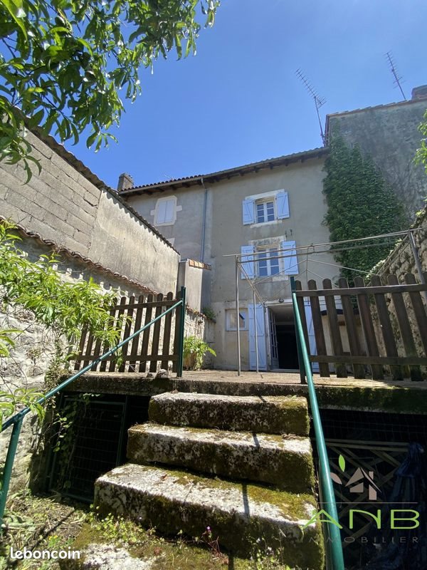 Maison à louer, 115m², Montbron