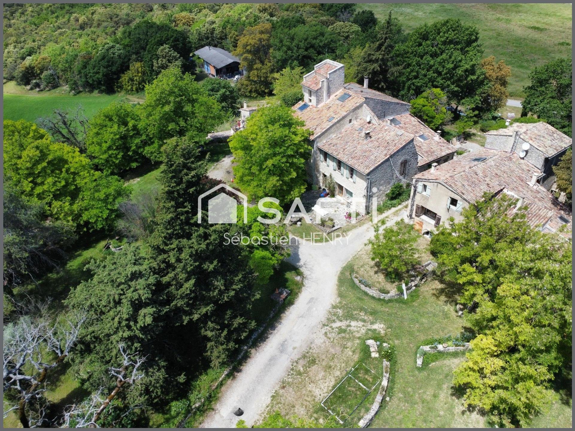 Maison à vendre, 800m², Céreste-en-Luberon