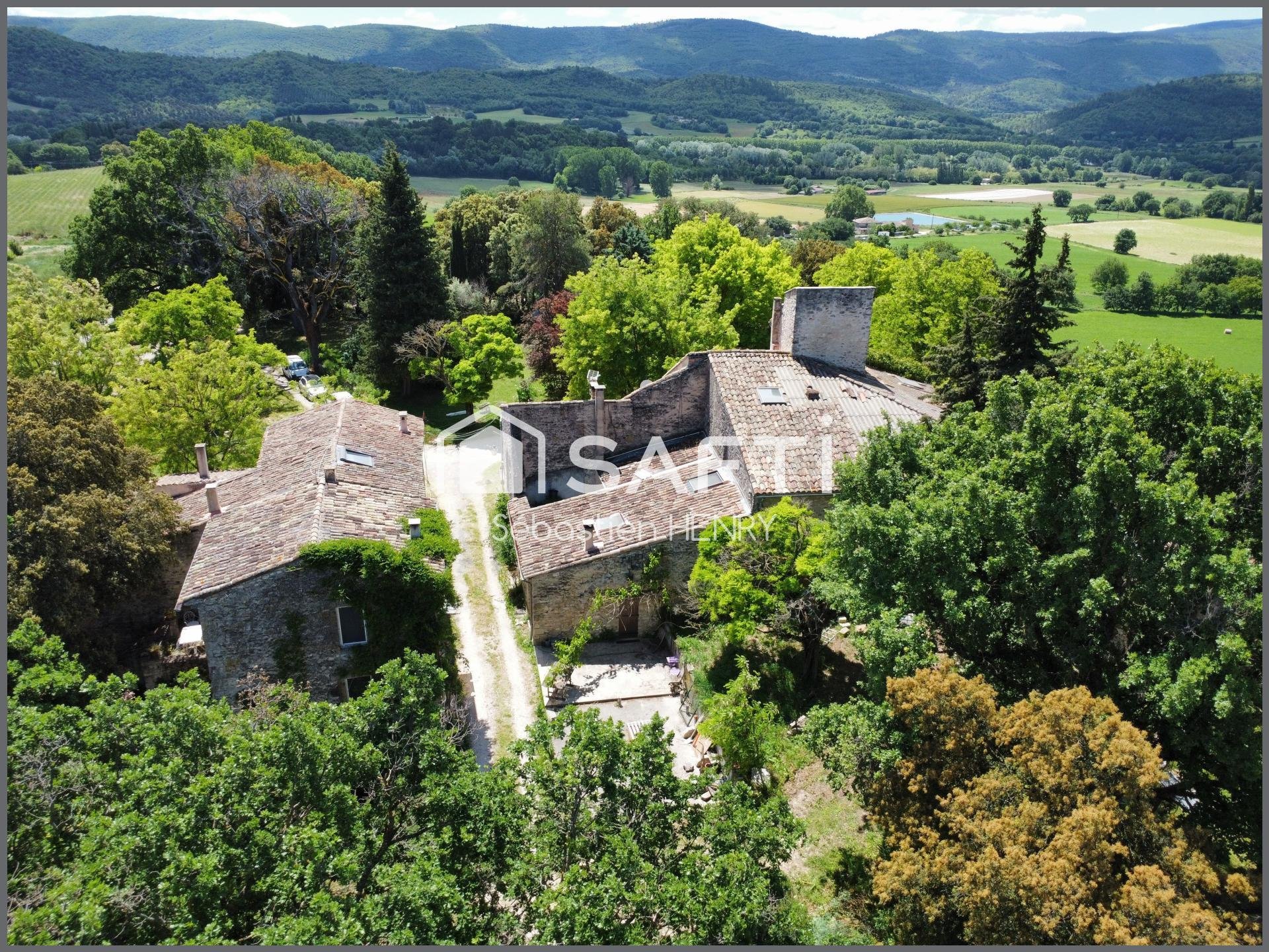 Maison à vendre, 800m², Céreste-en-Luberon
