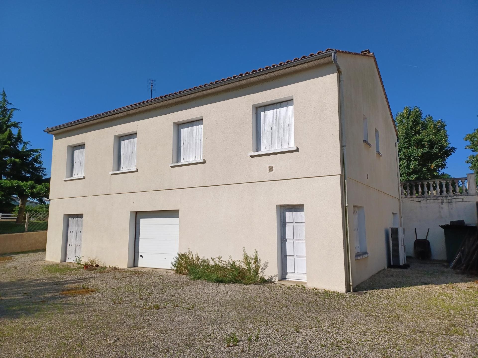 Maison à vendre, 121m², Aigre