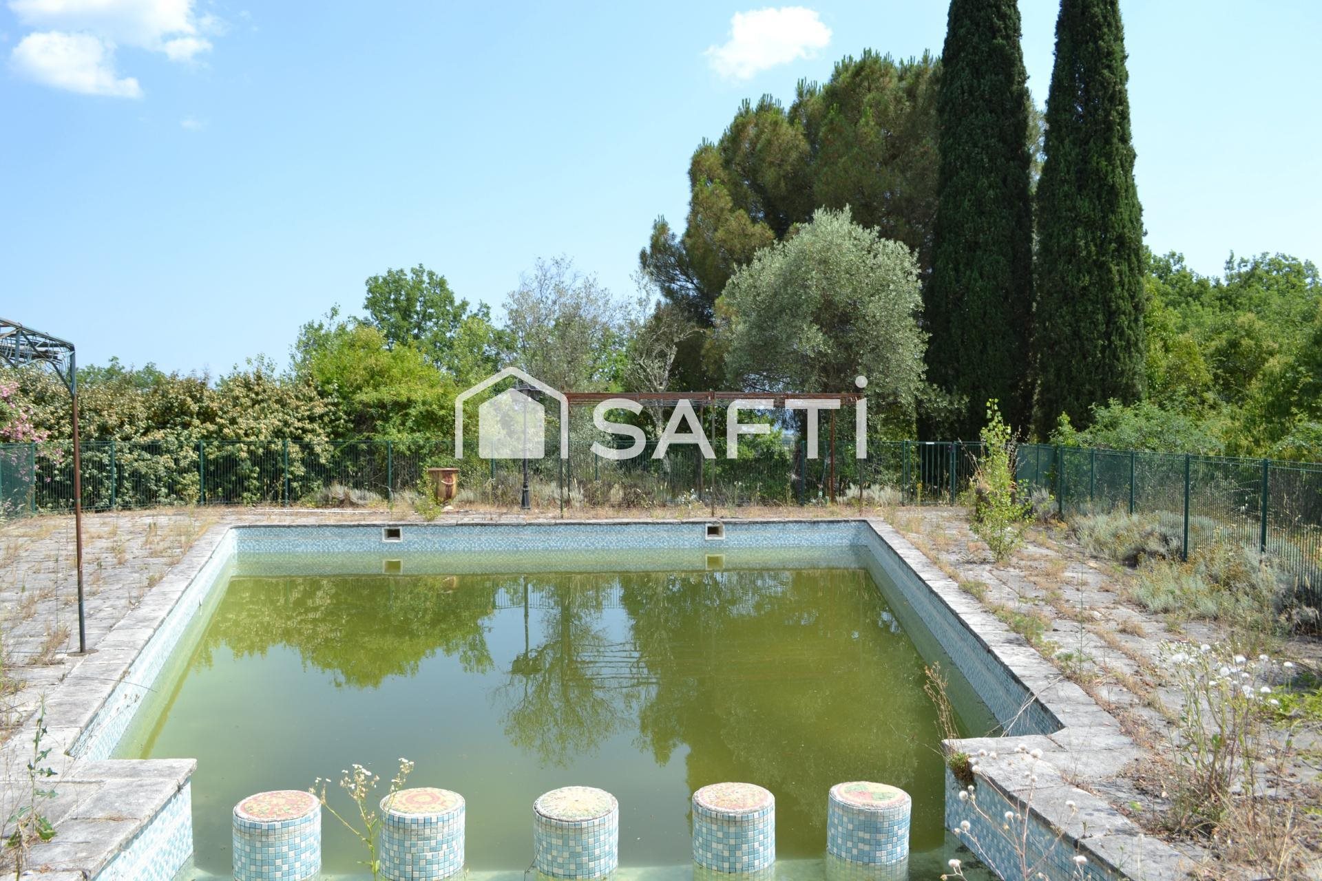 Maison à vendre, 696m², Lablachère