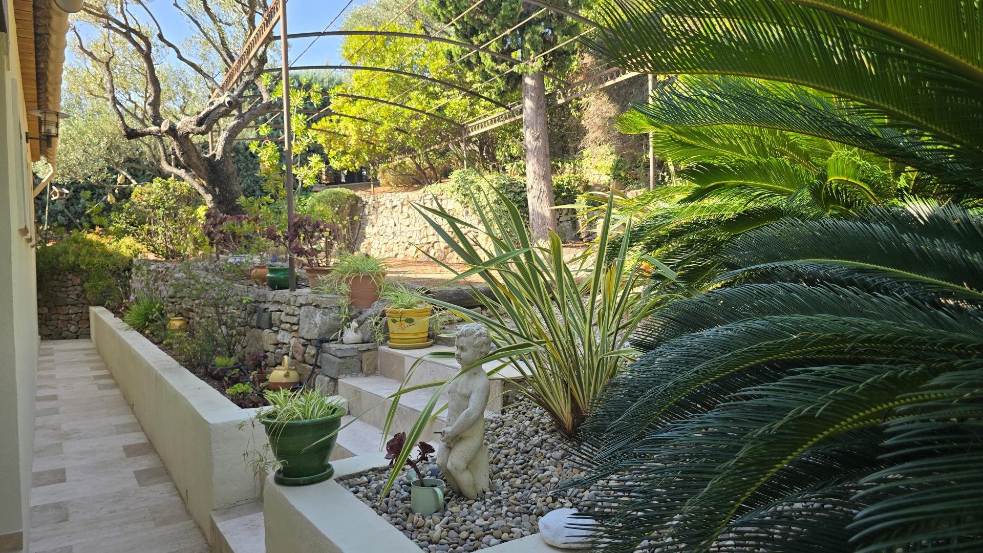 Maison à vendre, 240m², Solliès-Ville