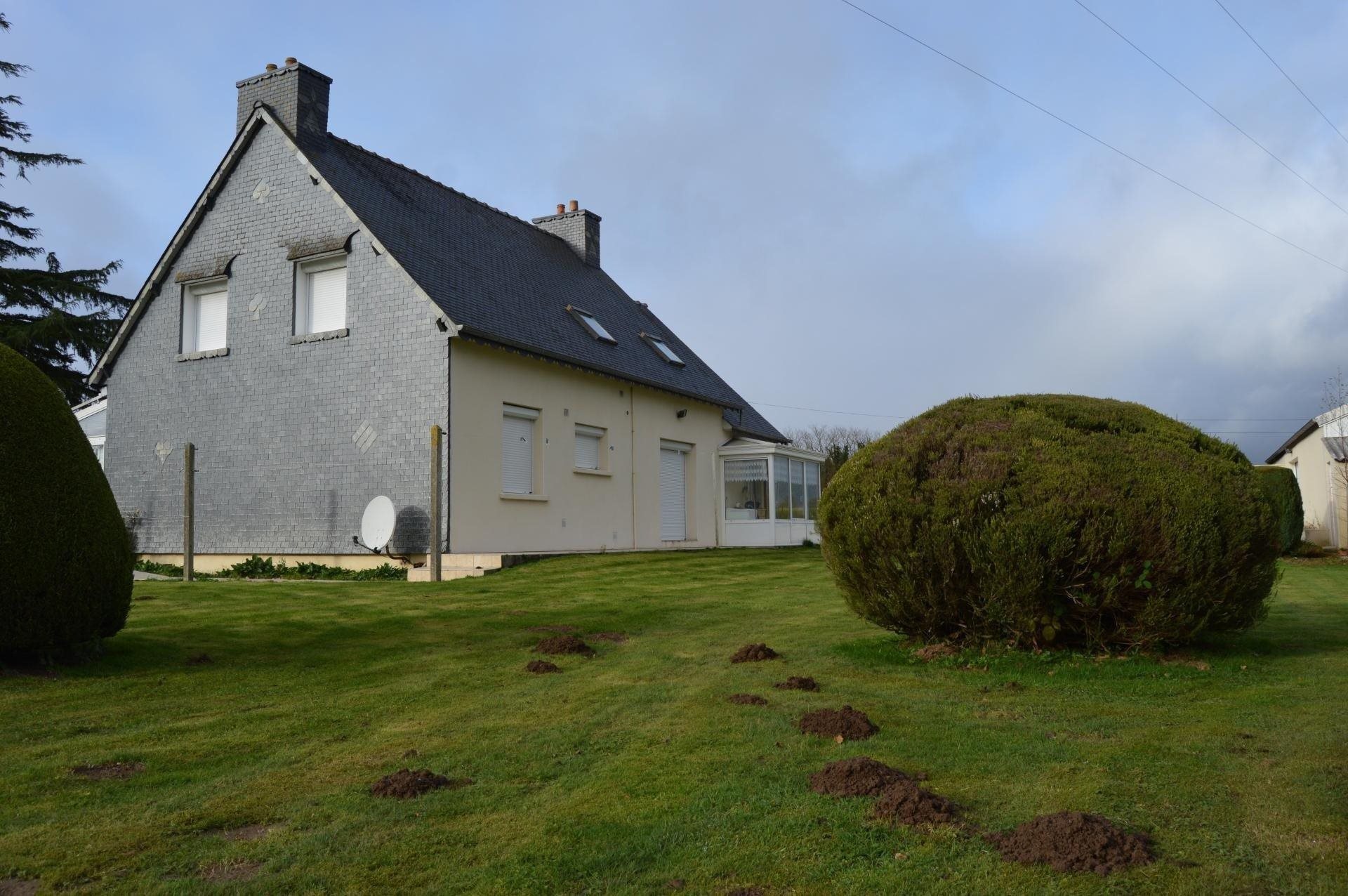 Maison à vendre, 146m², Plounévez-Moëdec
