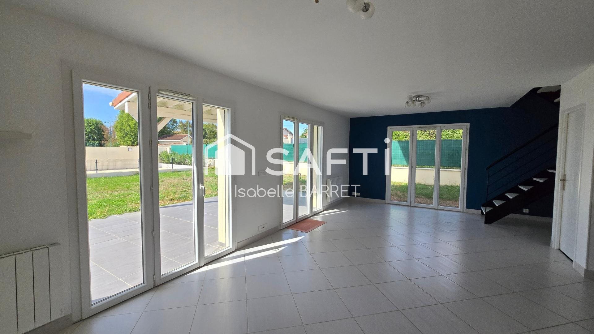 Maison à vendre, 115m², Bourg-Saint-Christophe