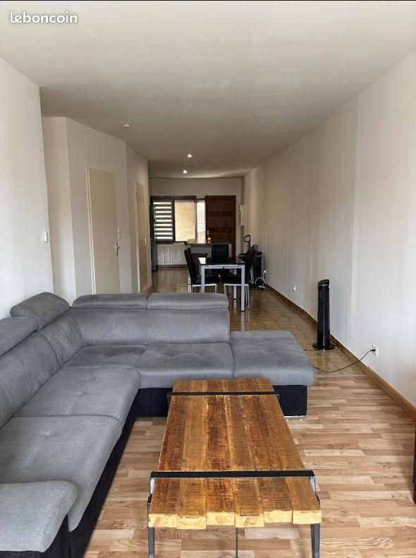 Appartement à louer, 71m², Maclas