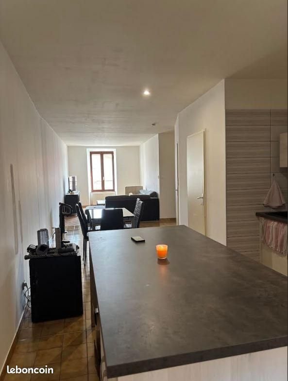 Appartement à louer, 71m², Maclas
