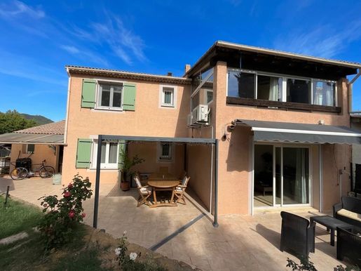 Maison 6 pièces 151 m² · à Le Val · 151 m² · 381 600 €