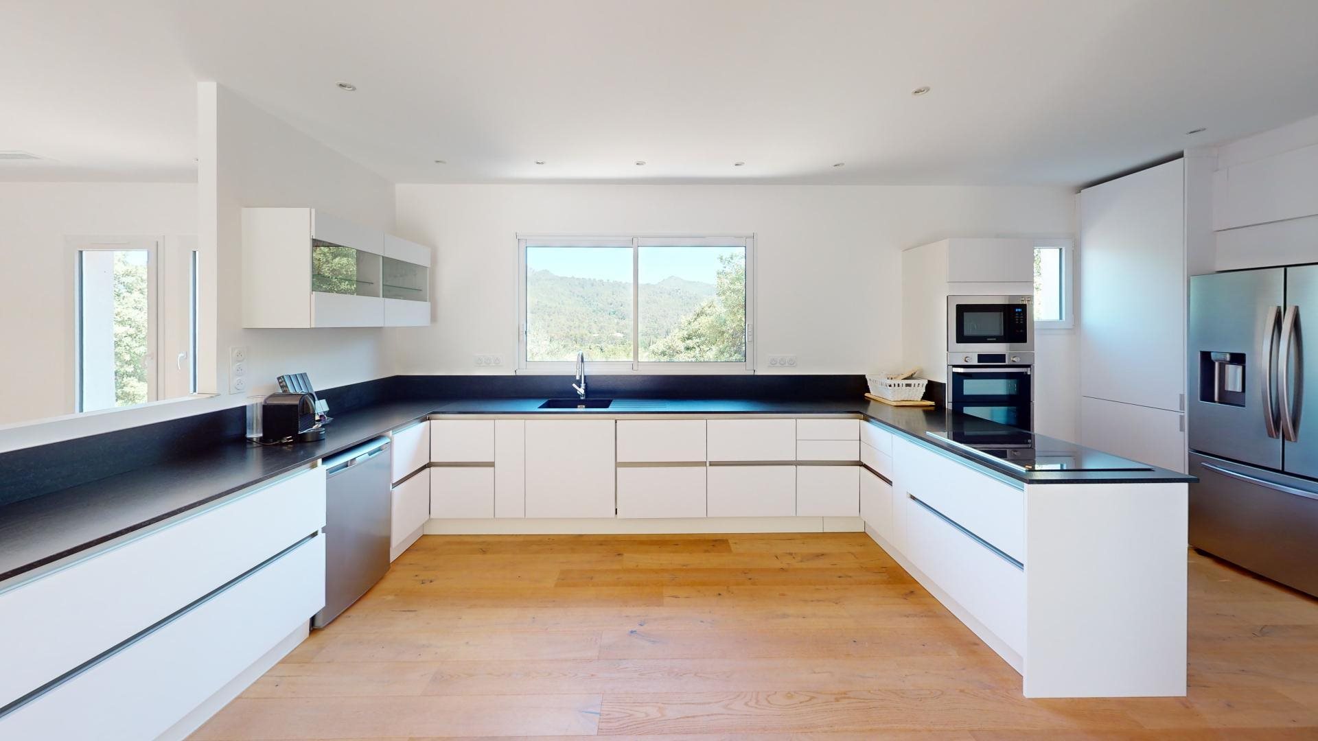 Maison à vendre, 160m², La Roquebrussanne