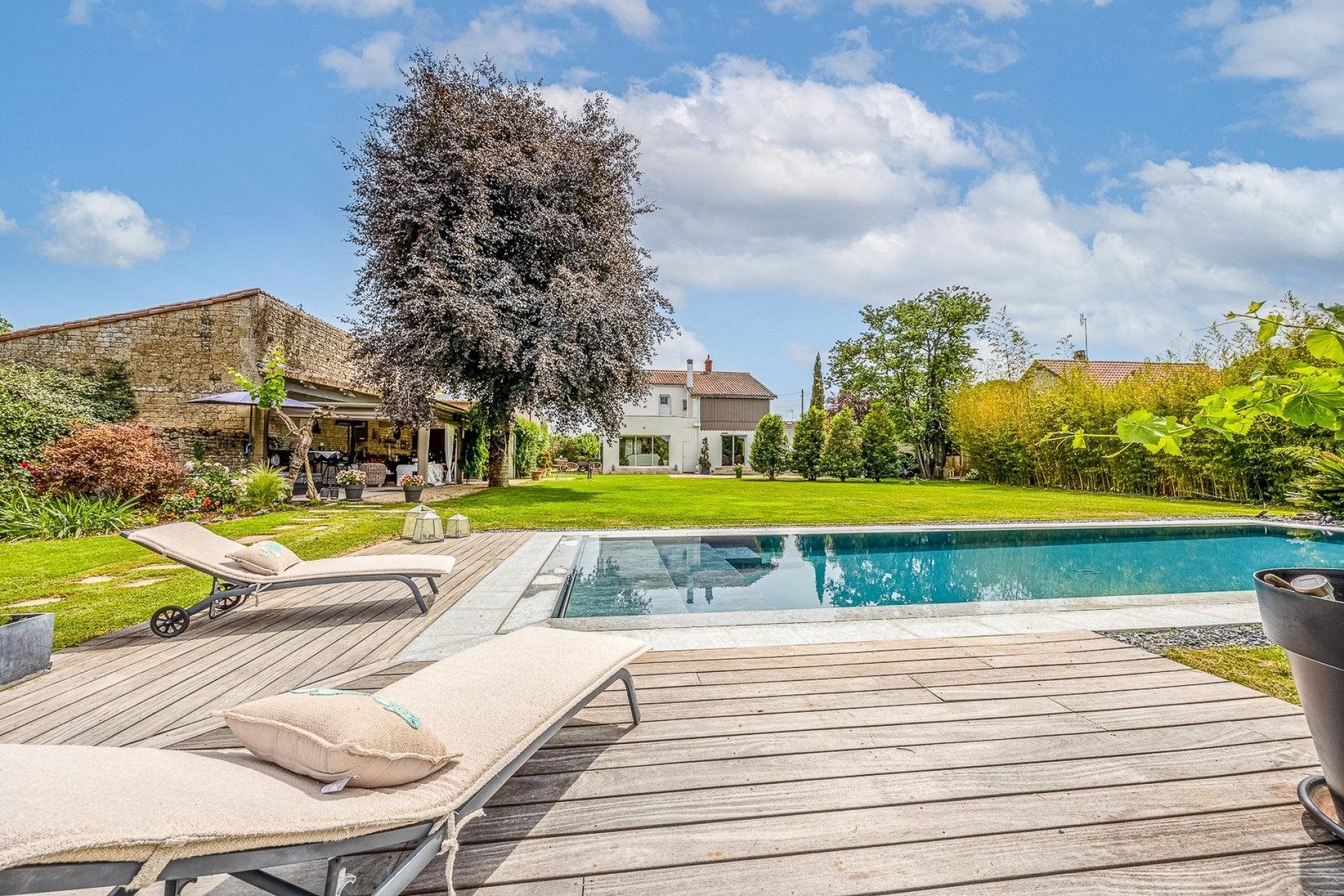 Maison à vendre, 240m², La Crèche