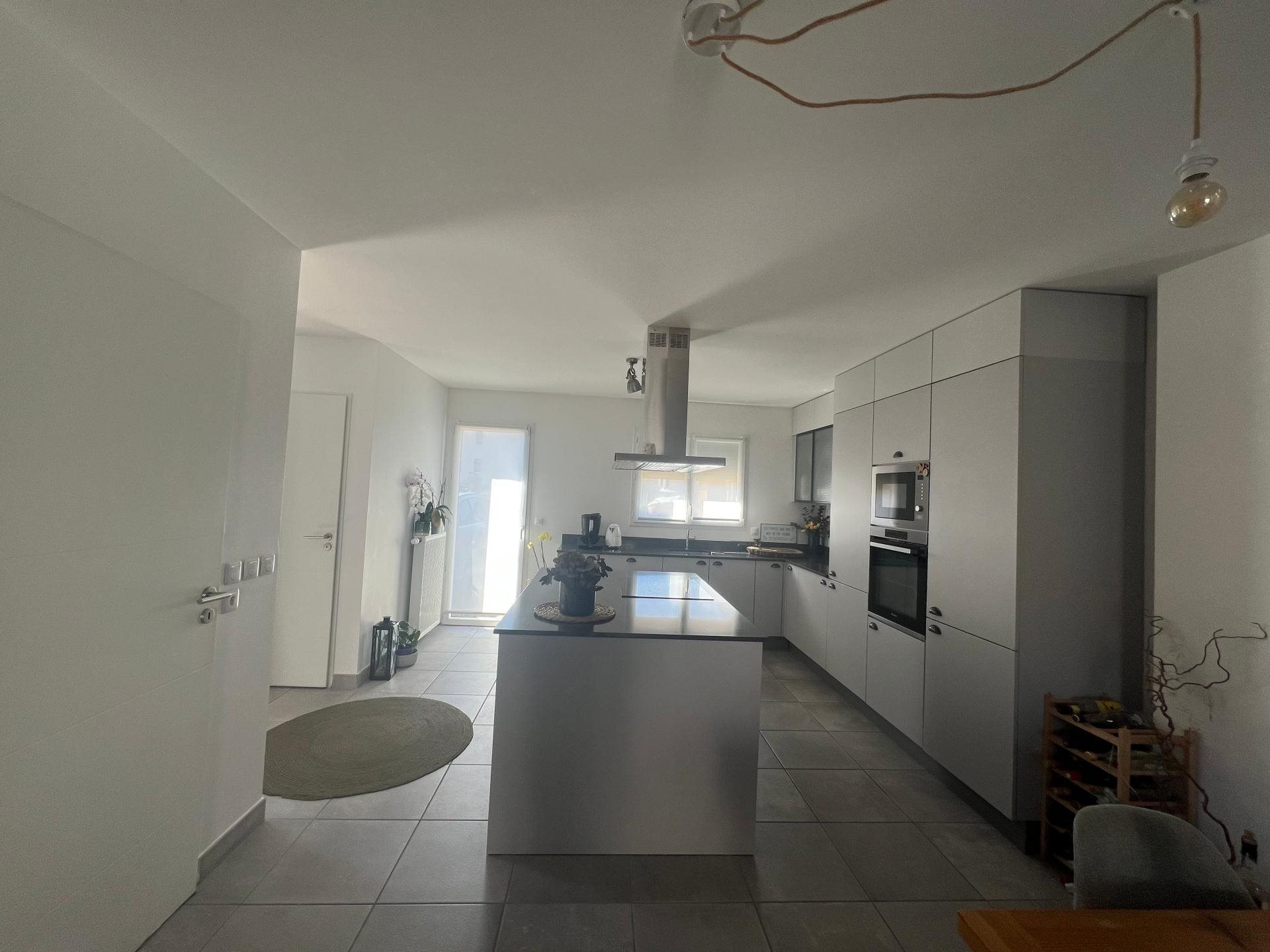 Maison à vendre, 98m², Cessy