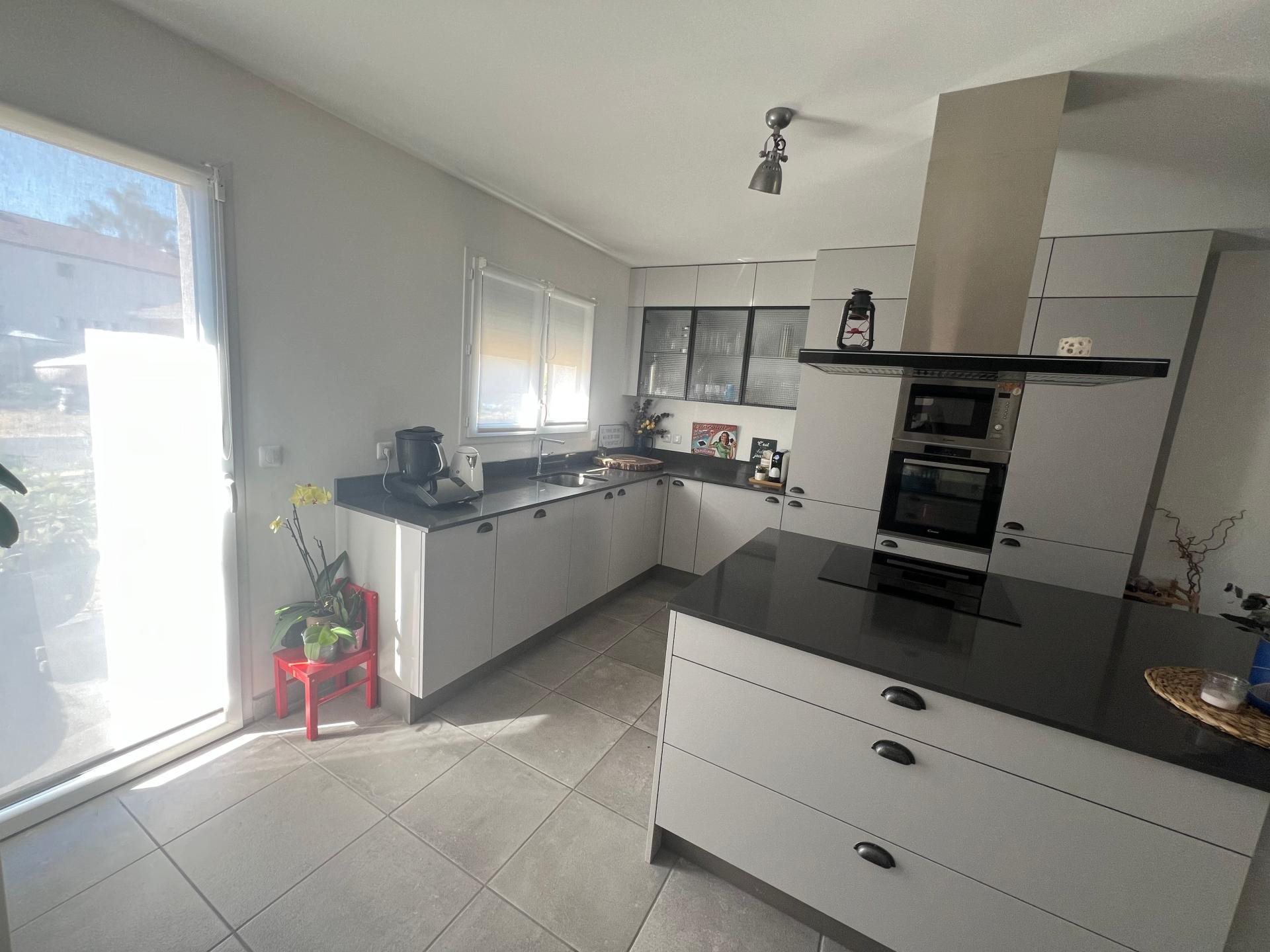 Maison à vendre, 98m², Cessy