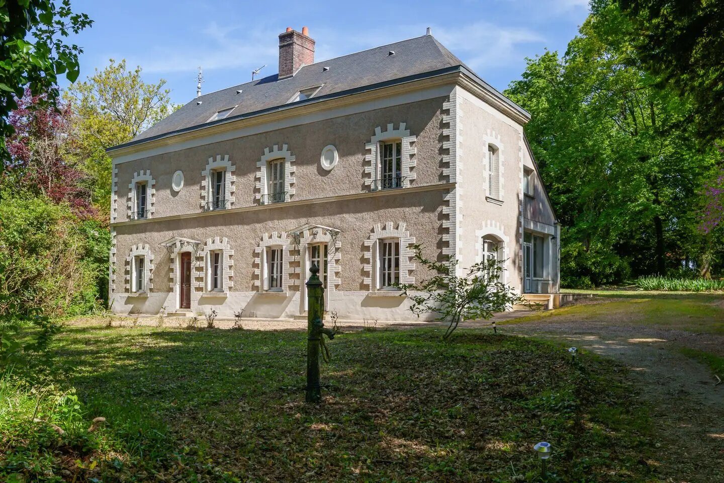 Maison à vendre, 371m², Neuillé-le-Lierre