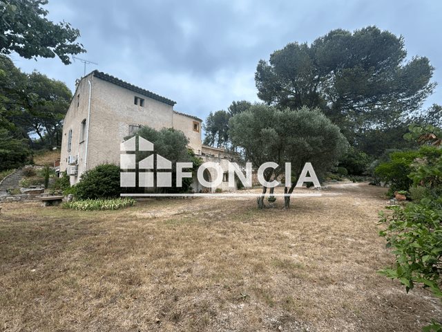 Maison à louer, 228m², Saint-Mitre-les-Remparts