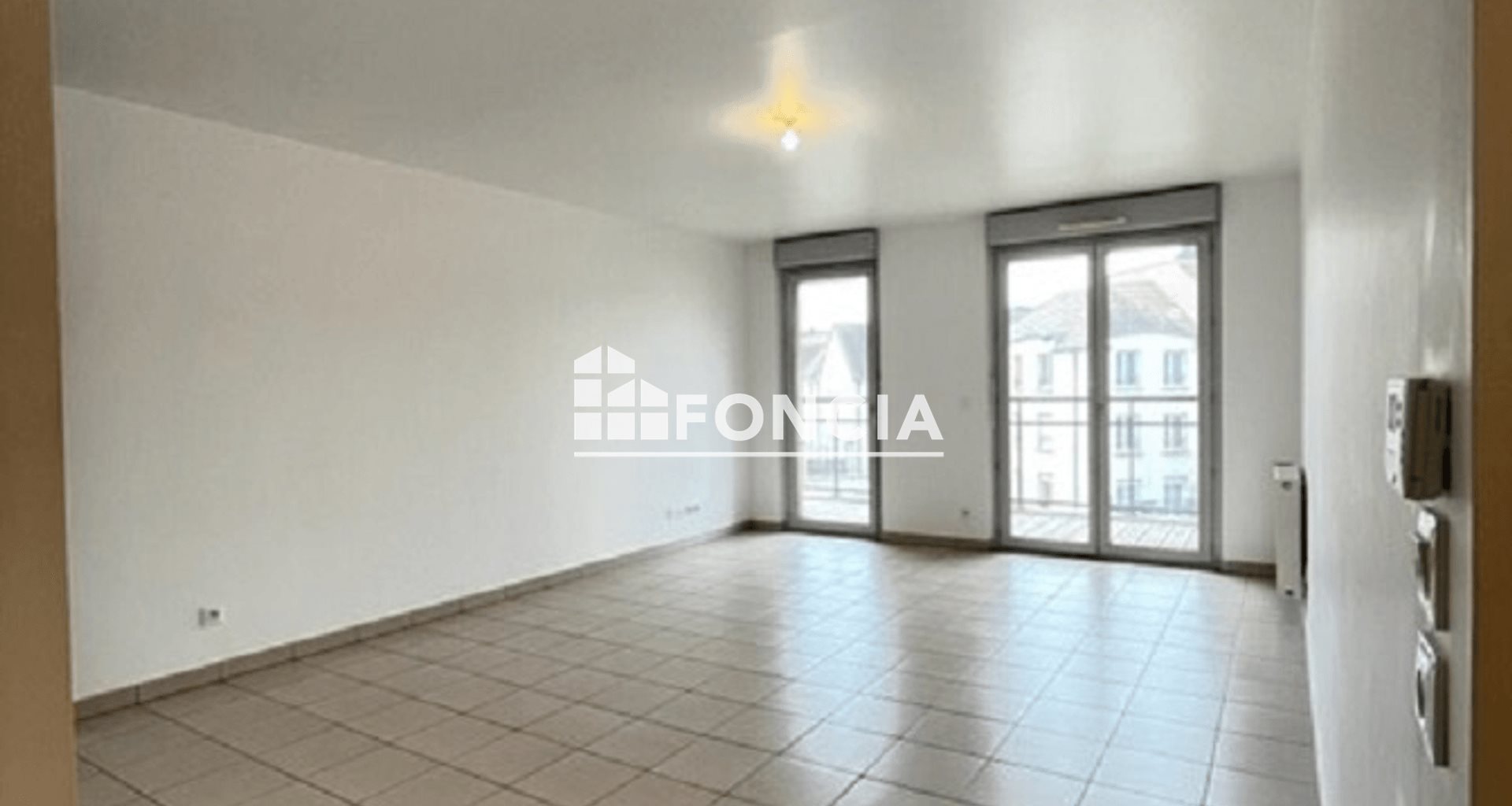 Appartement à louer, 83m², Linas