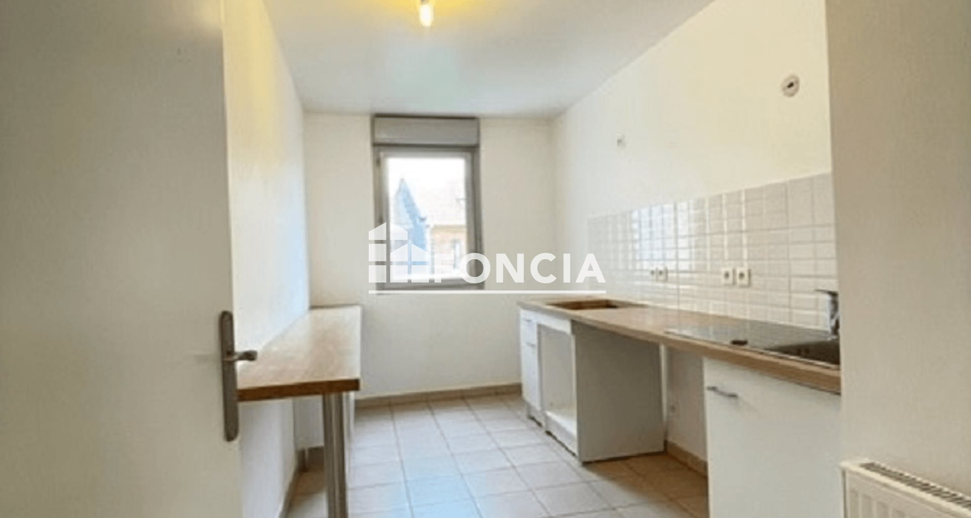Appartement à louer, 83m², Linas